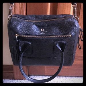 Black Kate Spade handbag. ♠️